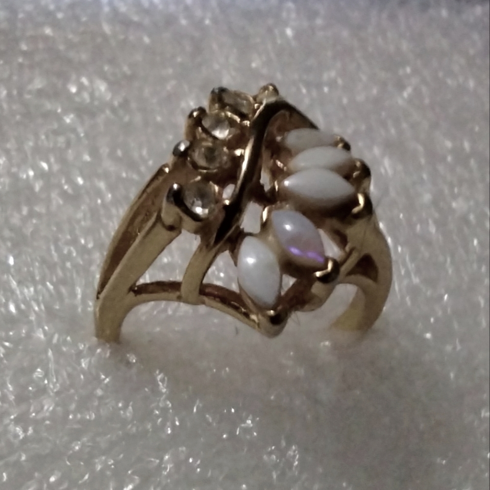 High fashion ring gold tone